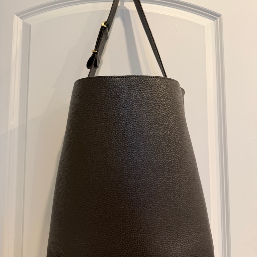 Cuyana Dark Gray Linea Leather Bucket Bag